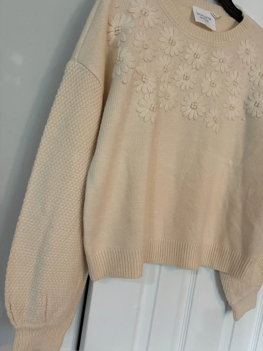Hyacinth House Cream Crew Neck Sweater. Knit Appliqué Raised Flowers & Dots.EC